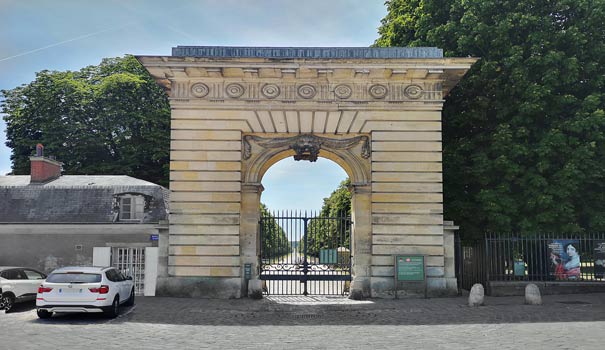 Porta de Santo Antonio - Fonte: Versailles