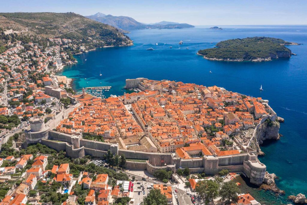 Vista panorâmica da incrível cidade de Dubrovnik na Croácia - Fonte: The Planet D