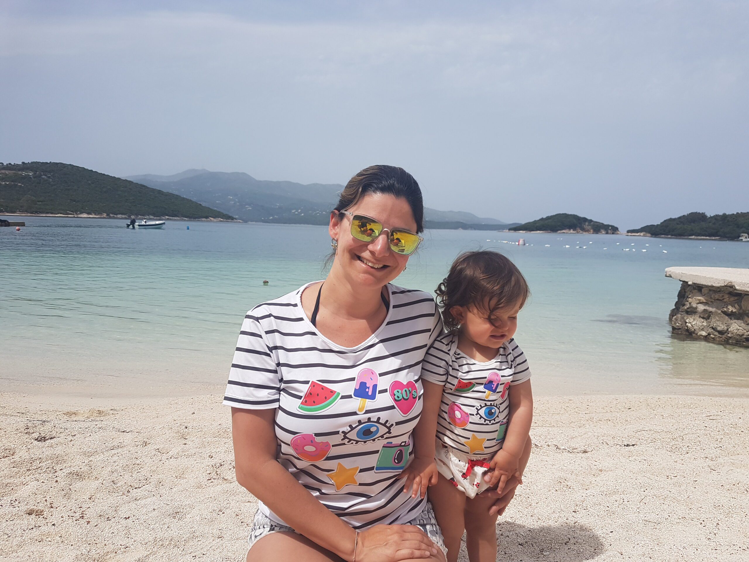 Mãe mochileira, filha mochileira: em Ksamil