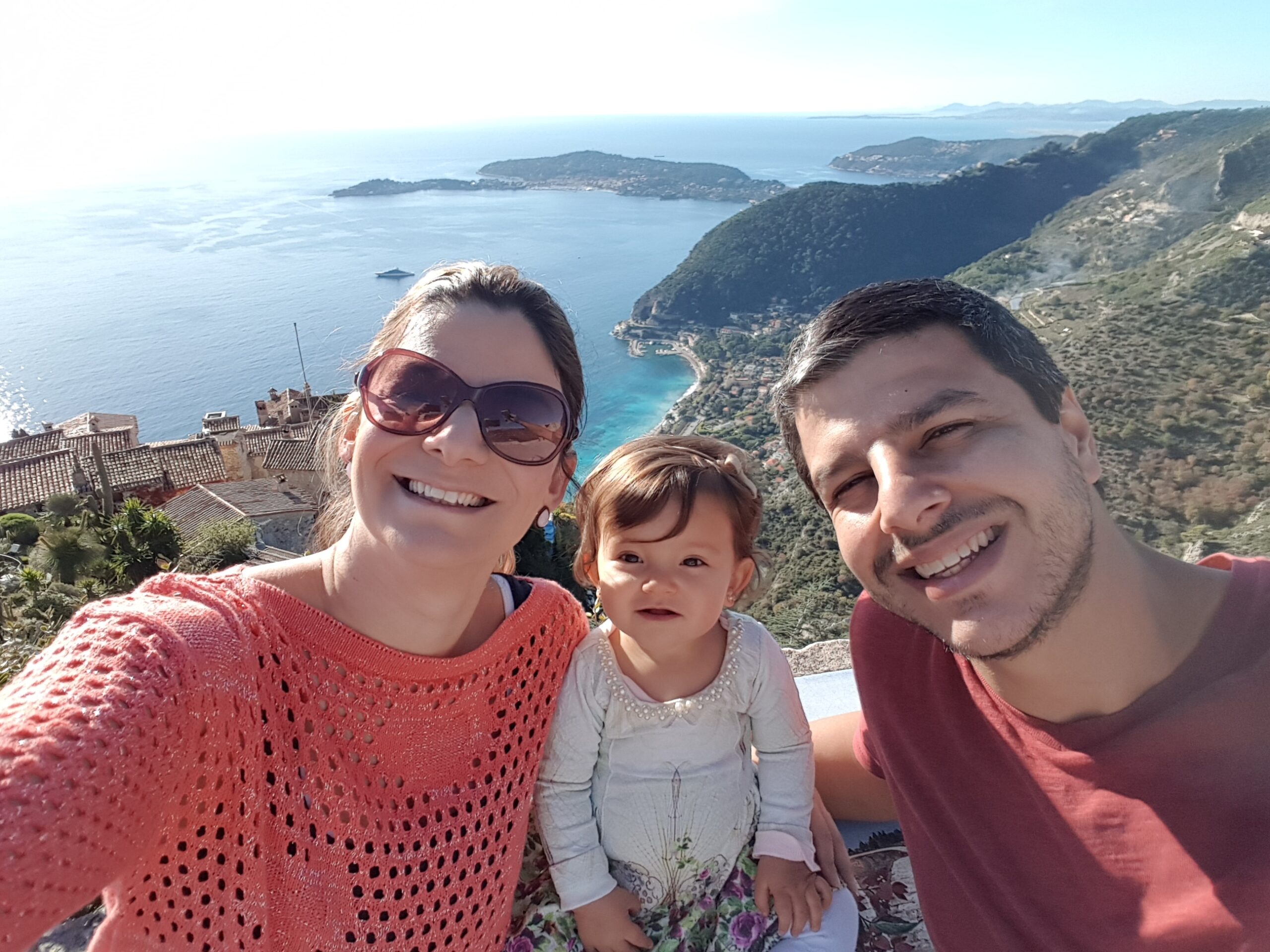 Família mochileira apaixonada pelo vilarejo de Èze na Riviera Francesa