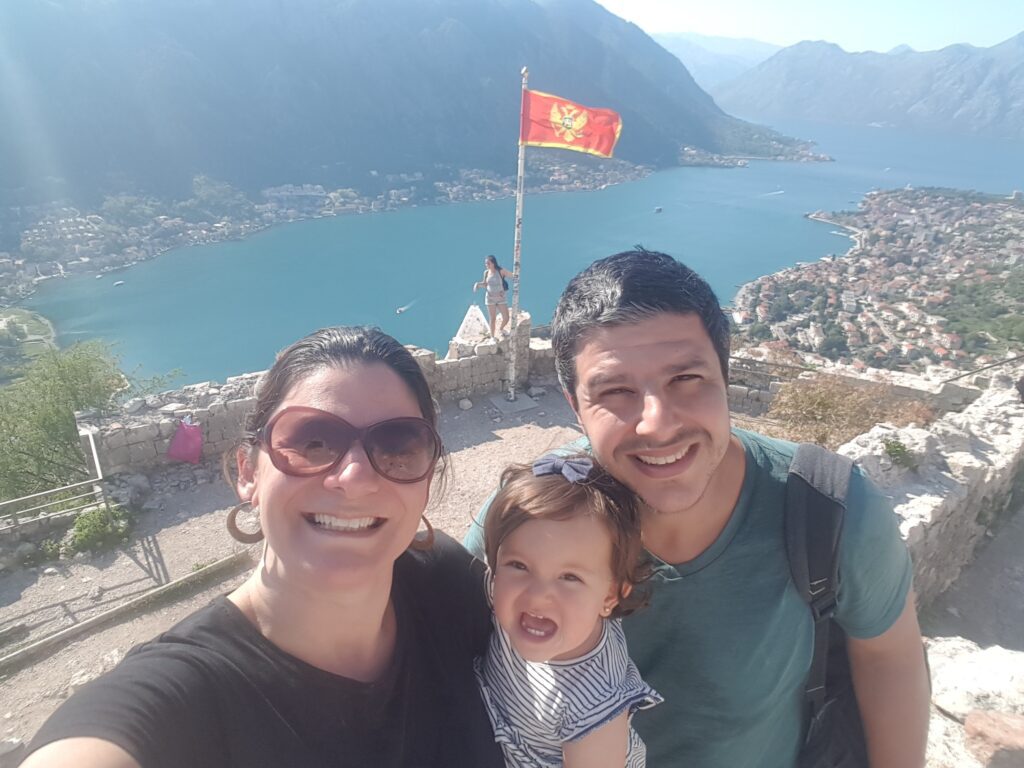 Uma família mochileira apaixonada por Kotor, Montenegro