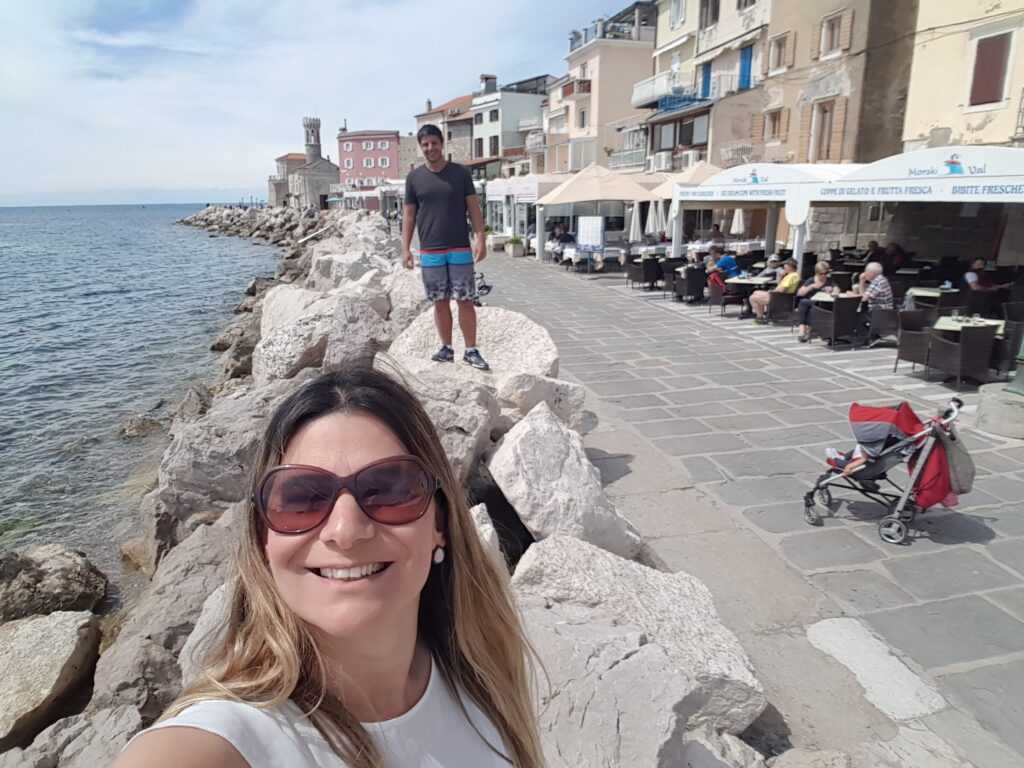 Magu, Tiago e Nina (dorminhoca) em um delicioso dia de primavera em Piran na Eslovênia - Magu Mathias