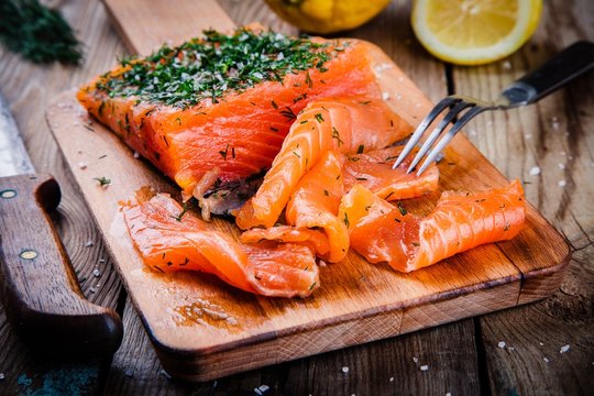 Gravlax: prato típico da culinária croata - Fonte: Adobe Stock