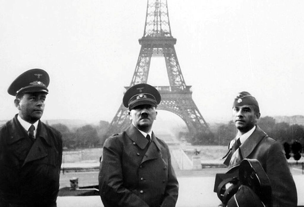 Icônica foto de Hitler na Torre Eiffel durante ocupação nazista - Thought.Co
