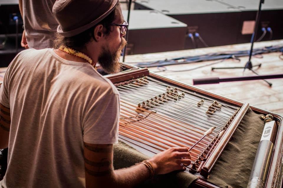 Címbalo ou țambal - Pressalert