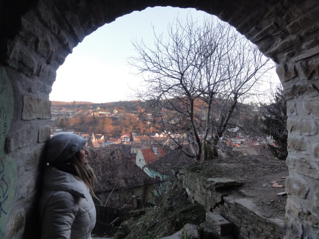 Cada beco é uma surpresa em Sighisoara na Romênia