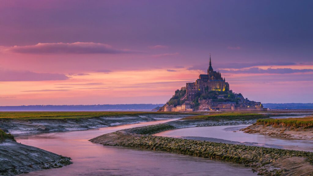 O imponente Monte Saint-Michel na Normandia - Normandy Tourism