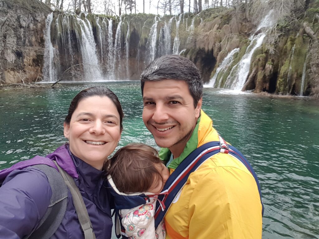 Os Lagos Plitvice são como canção de ninar pra nossa mochileirinha
