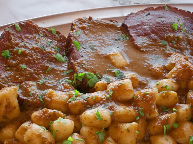 Pasticada da Croácia - Chasing the Donkey