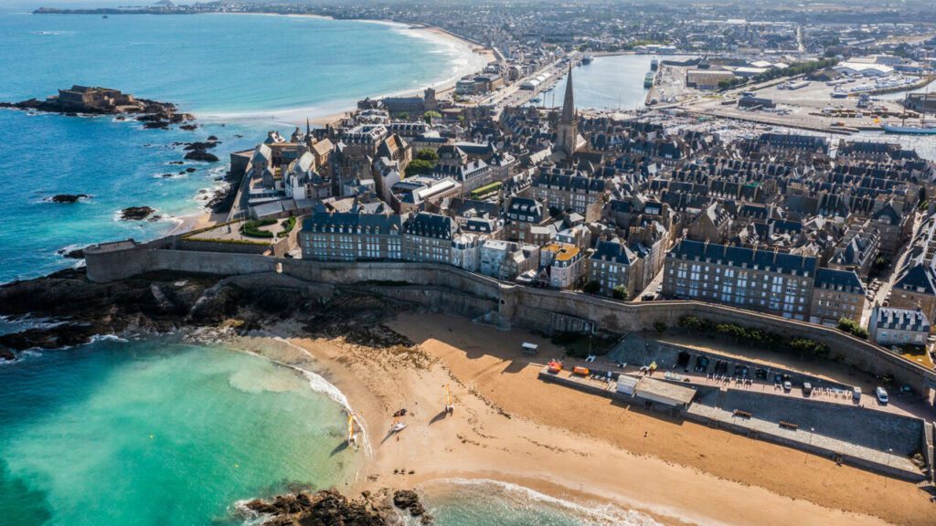 A incrível cidade de Saint-Malo na região da Bretanha - Merian