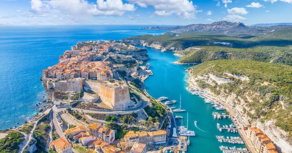 A cidade de Bonifácio na Córsega - Gites de France