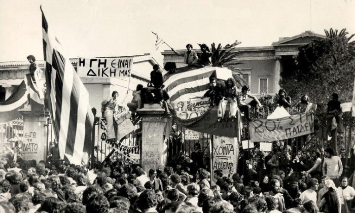 Restauração da democracia na Grécia em 1974 - Fonte: X.com