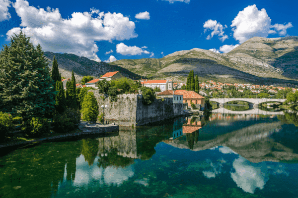 A cidade de Trebinje na Bósnia - Fonte: To Bosnia