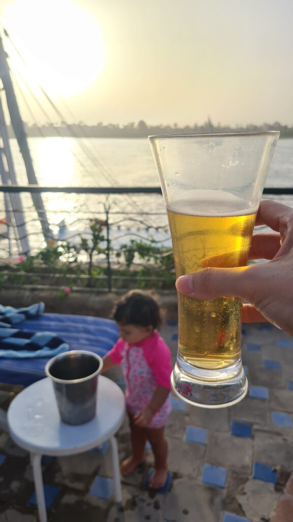 Bebendo cerveja no Egito