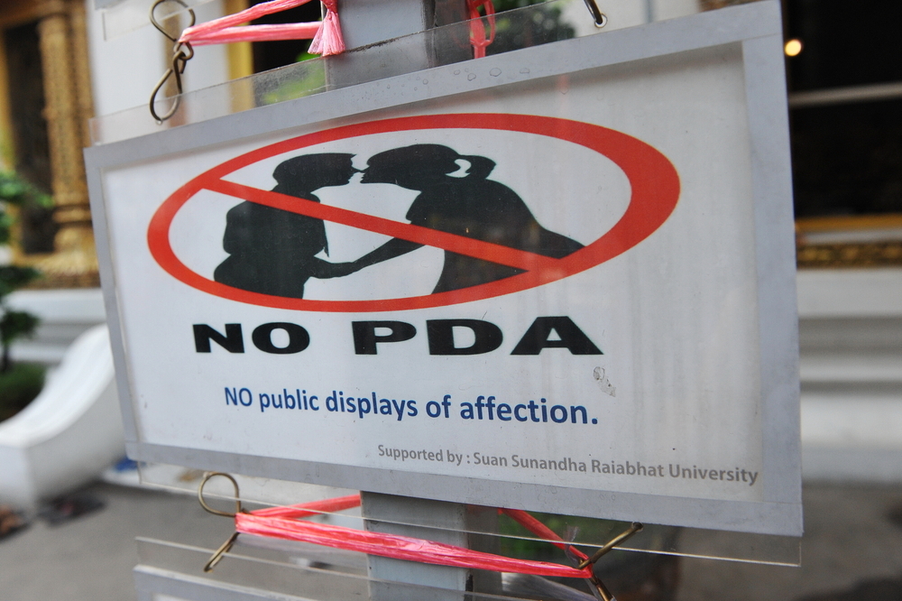 Demonstrações pública de afeto no Qatar - Quora