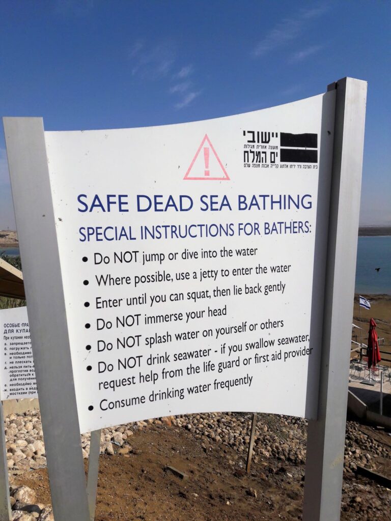 Instruções para entrar no Mar Morto - Arrivals Hall