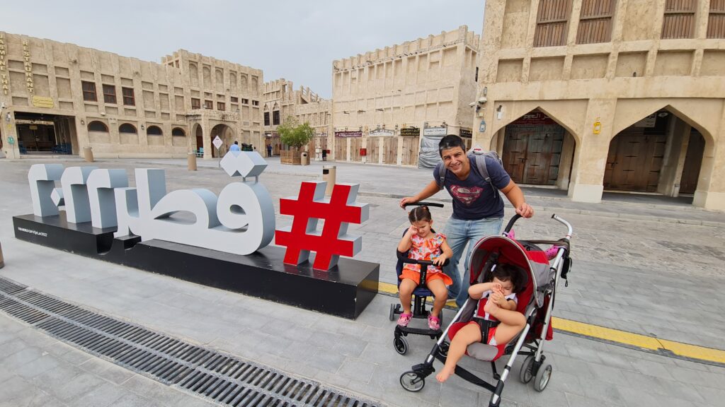 Letreiro #Qatar no Souq Waqif em Doha