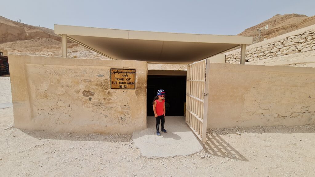 A famosa tumba de Tutancâmon no Vale dos Reis