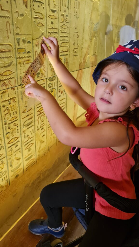 Decifrando hieróglifos nas tumbas do Vale dos Reis