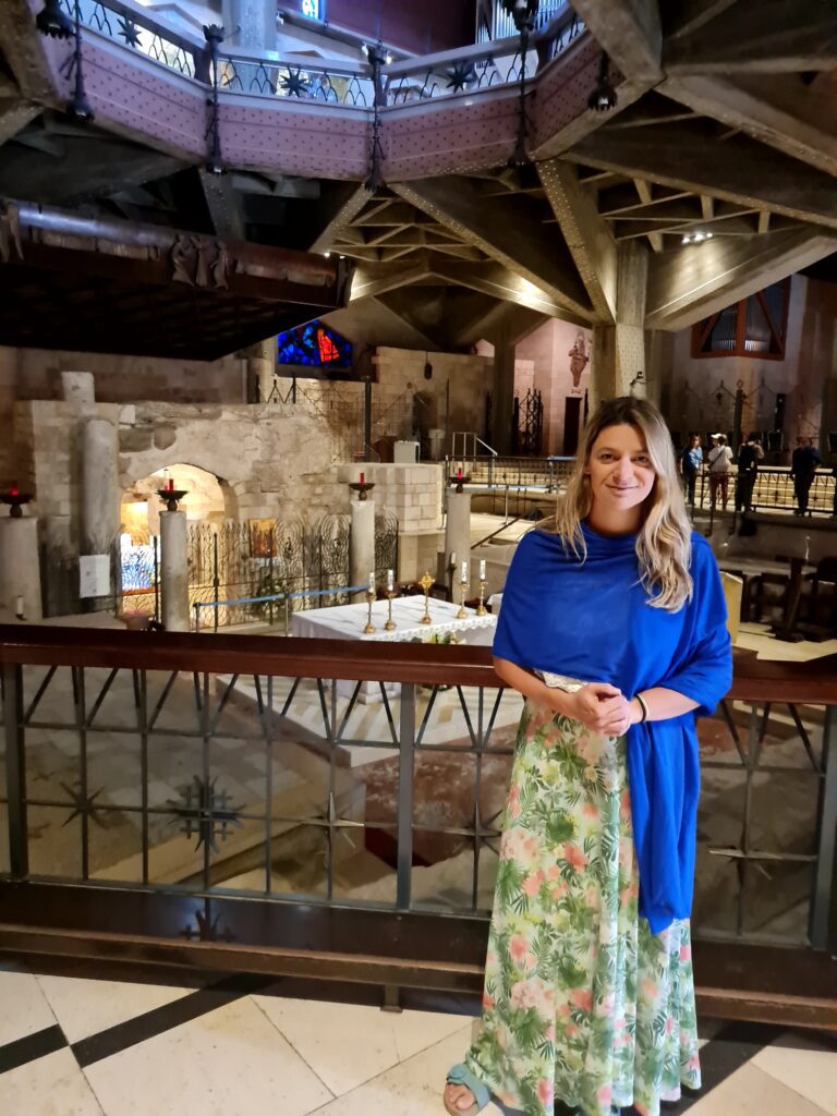 Andar inferior da Basílica da Anunciação e as ruínas da possível casa de Maria em Nazaré