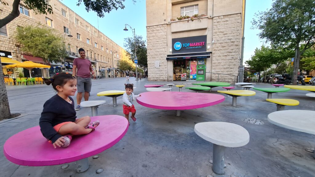 Jaffa Street em Jerusalém Ocidental: diversão para todos!