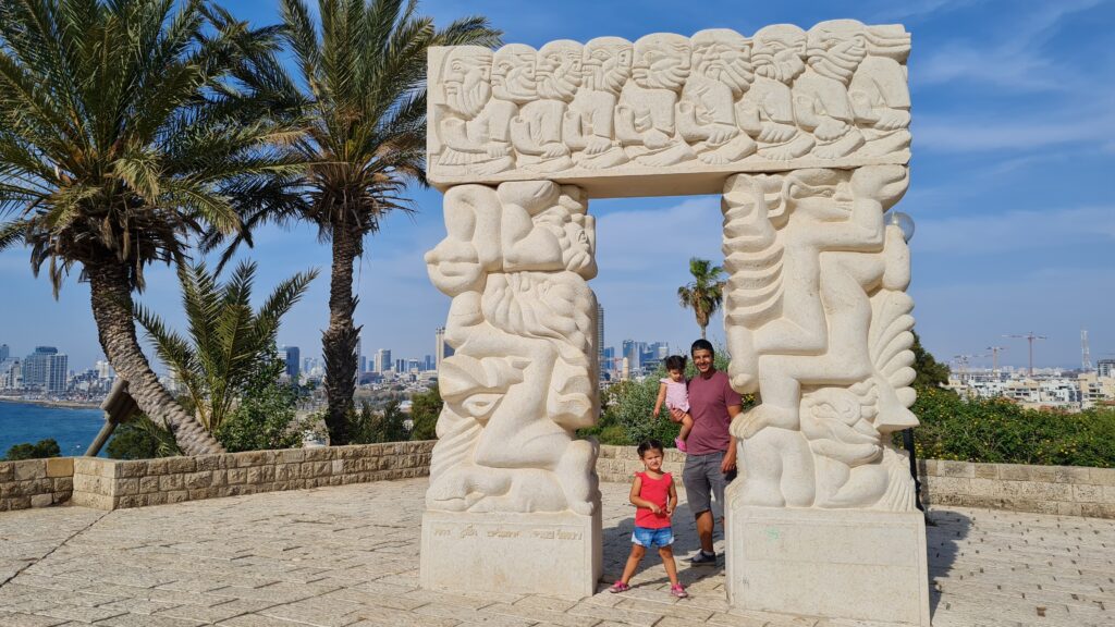 A escultura da Fé em HaPisga Garden, Jaffa, Telavive