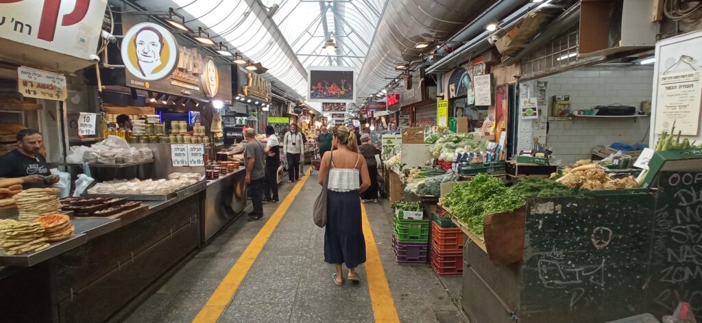 O tradicional Mahaneh Yehudah Market em Jerusalém Ocidental