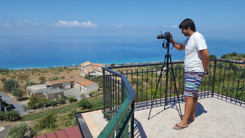 Captando imagens para o documentário de Ted Boy Marino - Fonte: Talita e Ted Marino