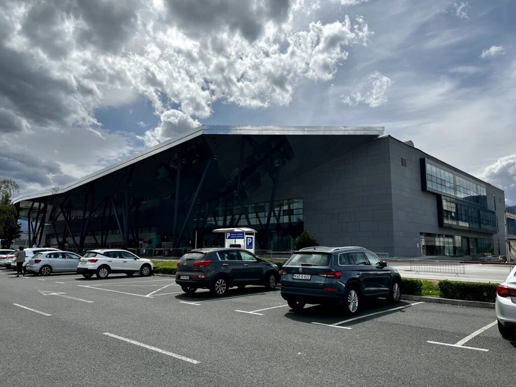 Aeroporto de Sarajevo - Flying Bosnian