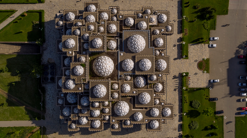 A incrível Biblioteca Nacional do Kosovo vista de cima - Greyscape