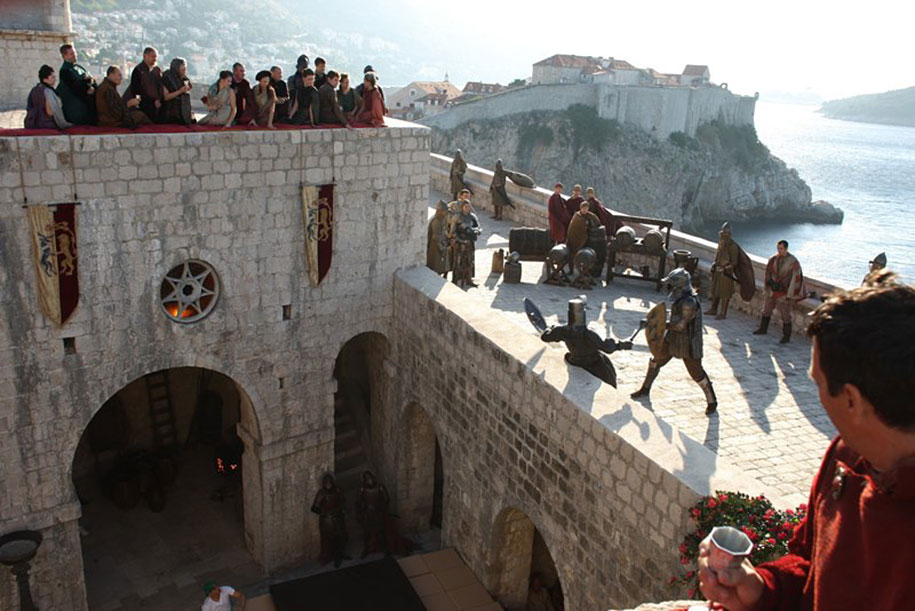 Cena de GoT sendo filmada no Fort Lovrijenac em Dubrovnik - DeMilked