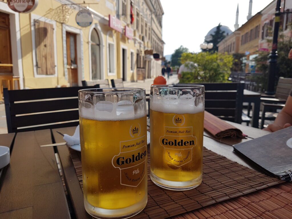 Cerveja albanesa em Shkoder