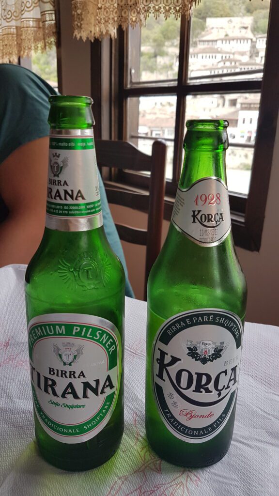 Cerveja albanesa em Berat
