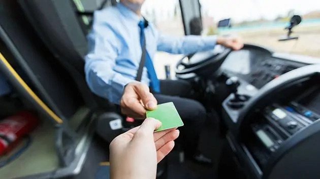 Comprando ticket de ônibus - Oxford English