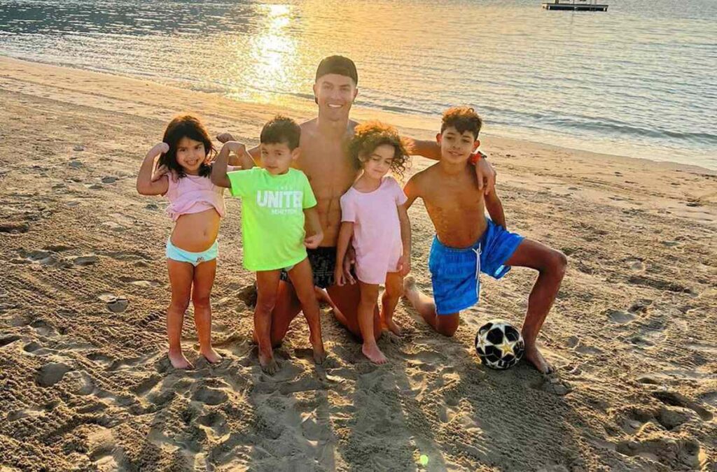 Cristiano Ronaldo e sua família - People