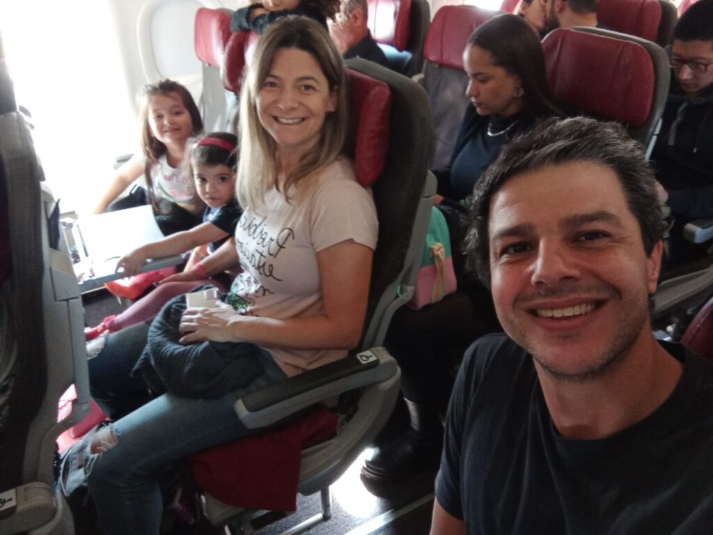 Dicas simples para ter voos tranquilos com crianças