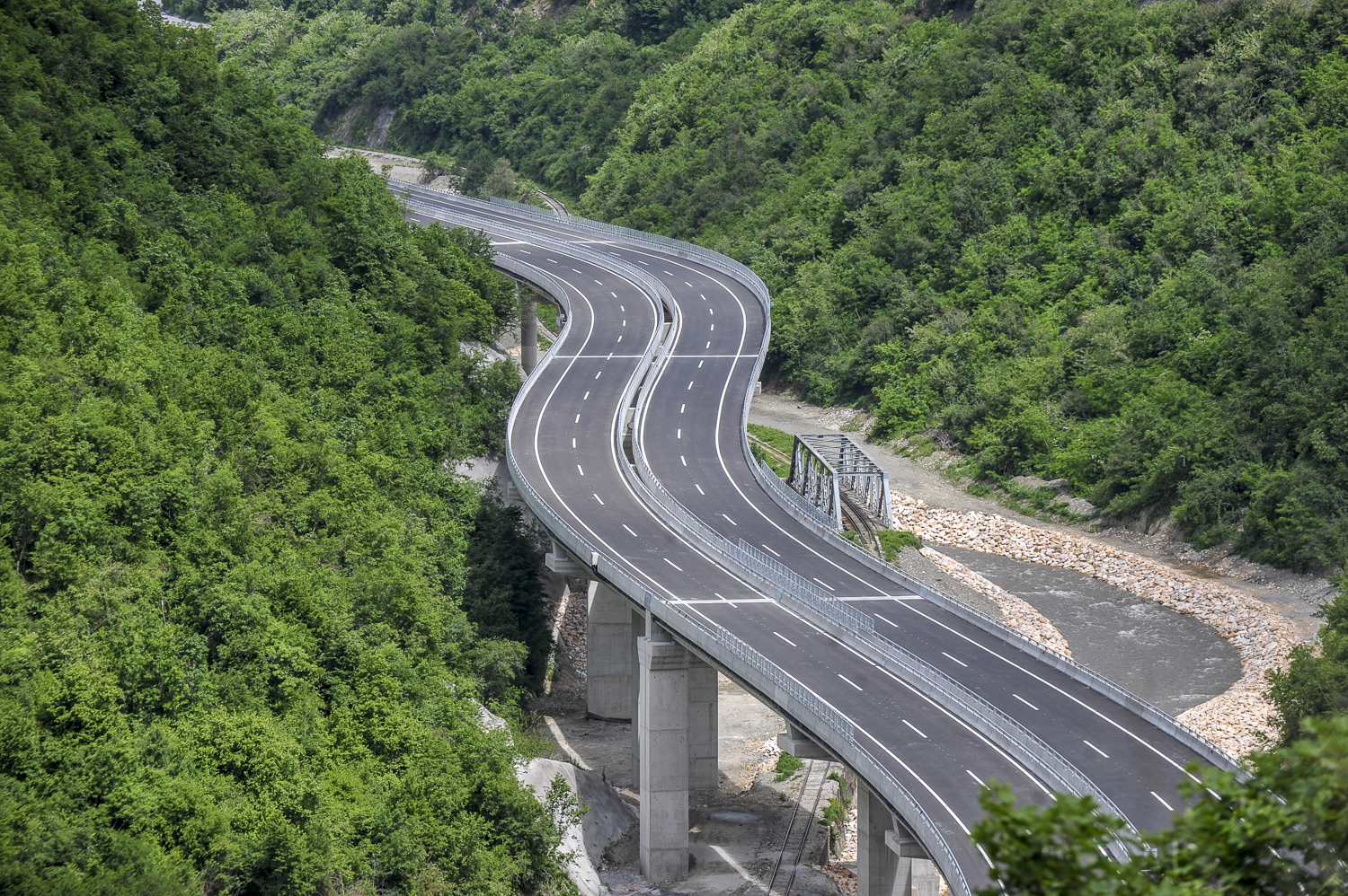 Estradas do Kosovo - Prishtina Insight