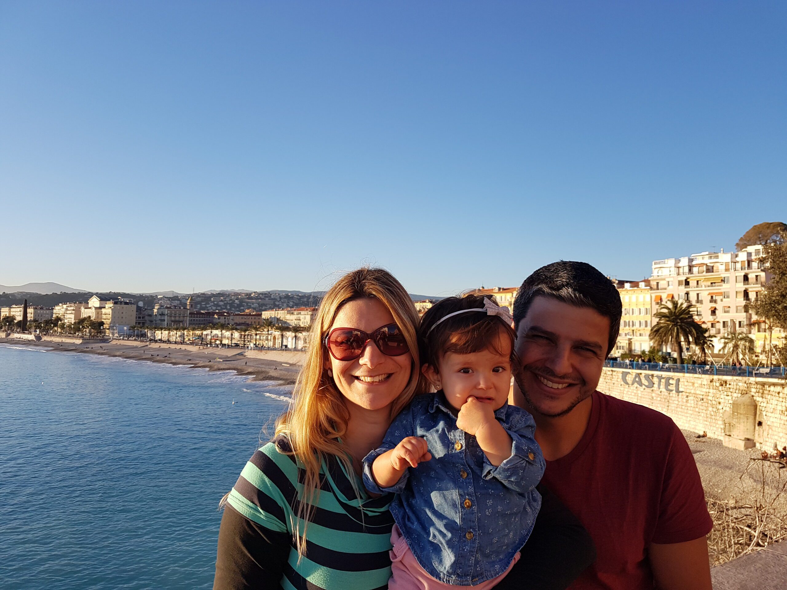 Aproveitando um por do sol na orla de Nice, no sul da França