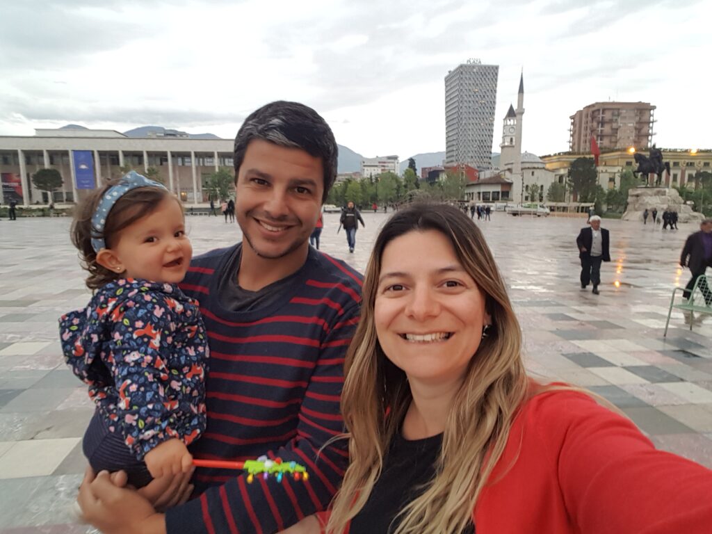 Família que conhece a cultura da Albânia unida, permanece unida!