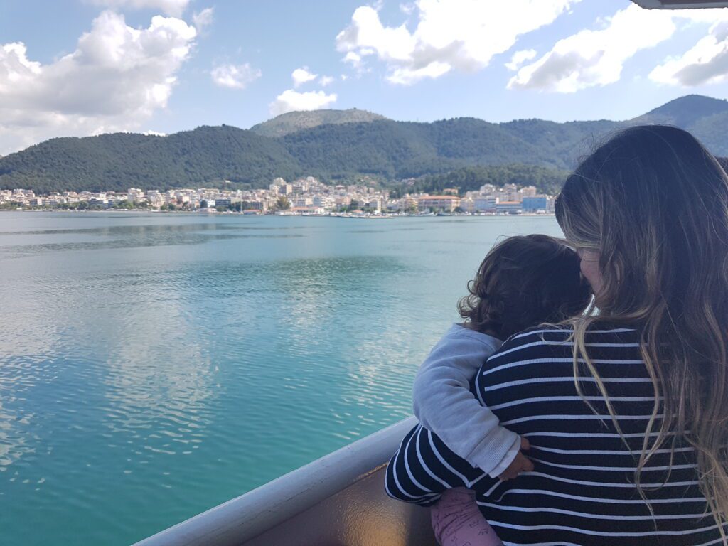 Nossa chegada a Igoumenitsa depois de improvisarmos esse ferry pra contornar a greve na linha entre Grécia e Albânia