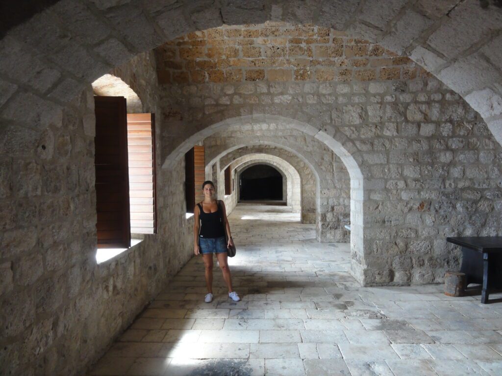 Exploramos o Fort Lovrijenac quase que só nós dois nesse dia