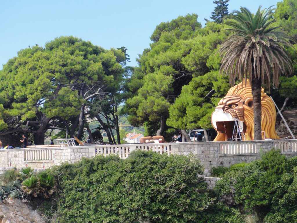 Emoção de saber o que aconteceria nesse casamento em GoT!