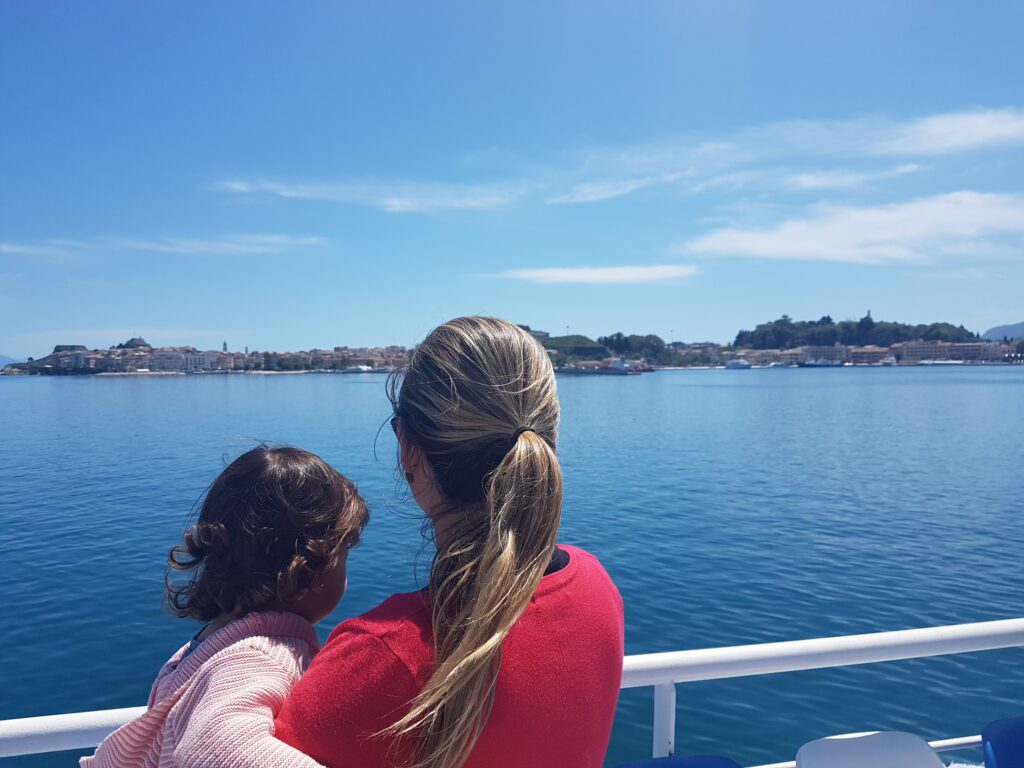Uma viagem de pouco mais de 1h30min entre Saranda e Corfu