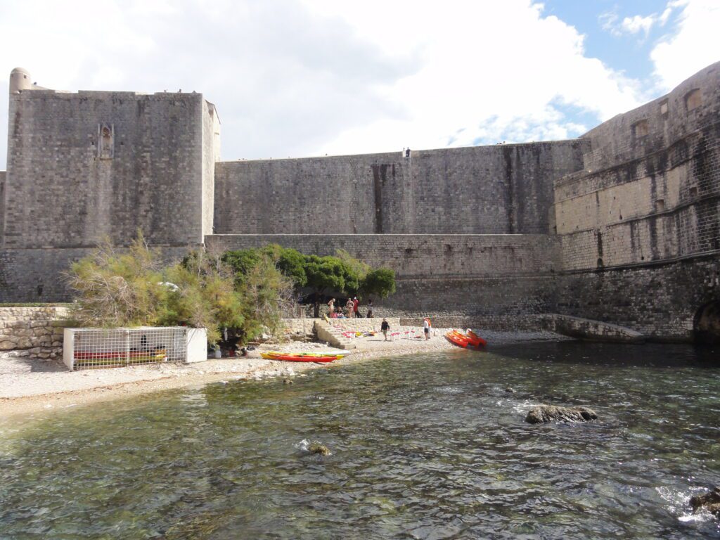 Praia Kolorina e Fort Bokar em mais uma das locações de Game of Thrones na Croácia