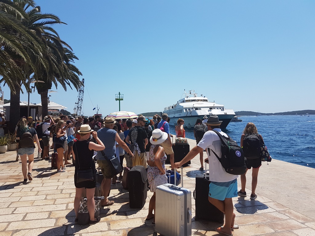 Transporte na Croácia: lotação de turistas nos ferries na alta temporada- Ferry Croatia