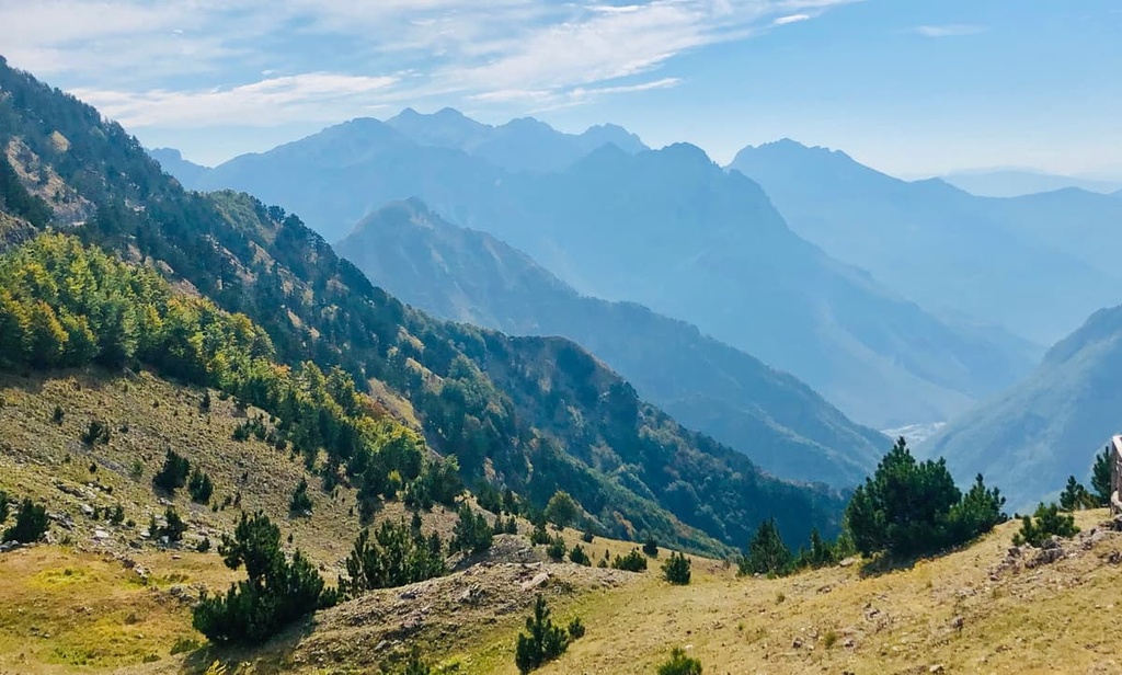 Montanhas do Kosovo - PeakVisor