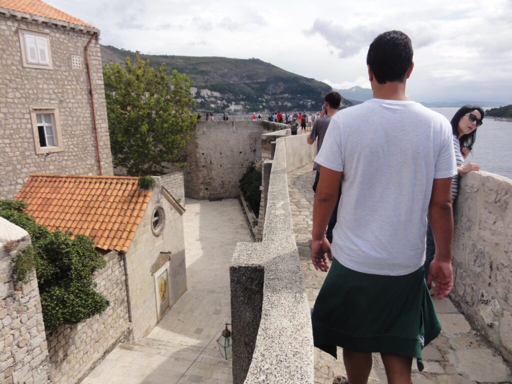 Viajando no tempo durante a nossa caminhada pelas muralhas de Dubrovnik