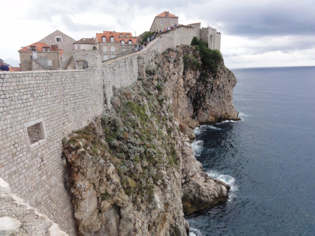 Tente pensar em muralhas mais imponentes e fabulosas e falhe miseravelmente!