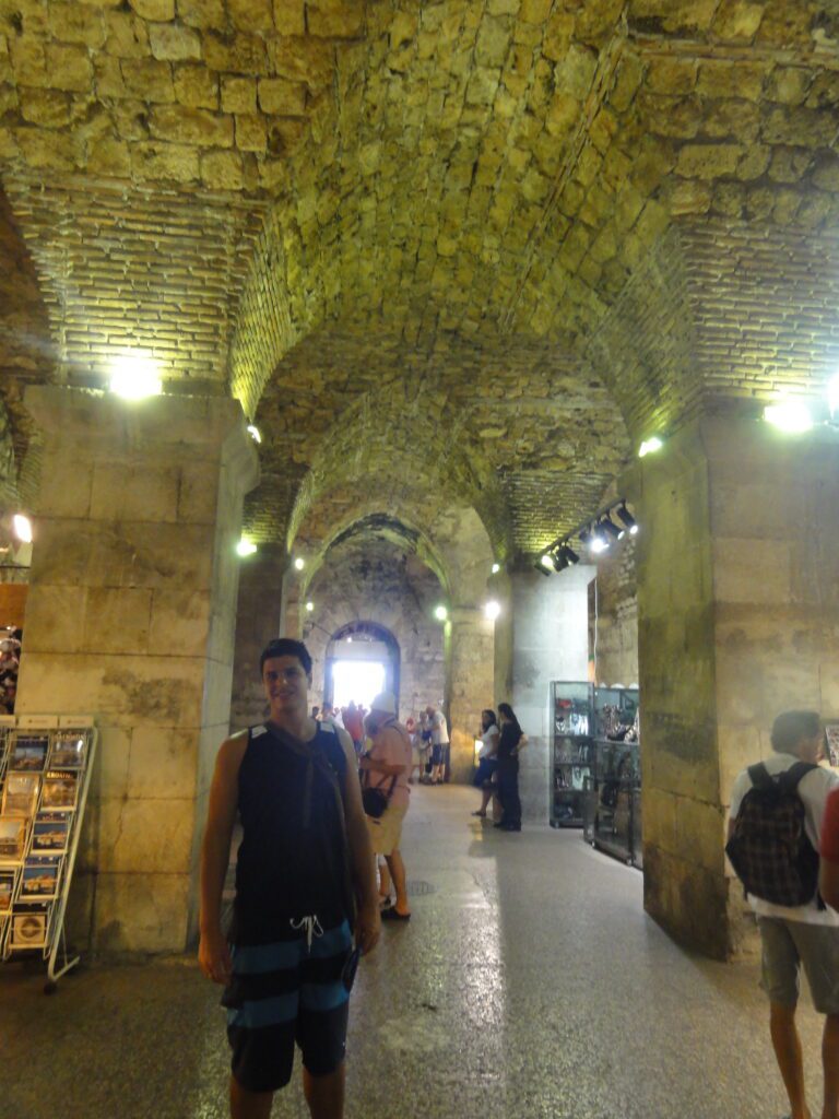 Feirinhas e mercados a todo vapor na área do Palácio de Diocleciano em Split