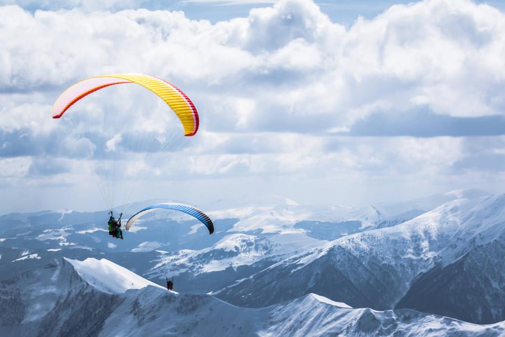 Paragliding na Georgia - Georgian Travel Guide